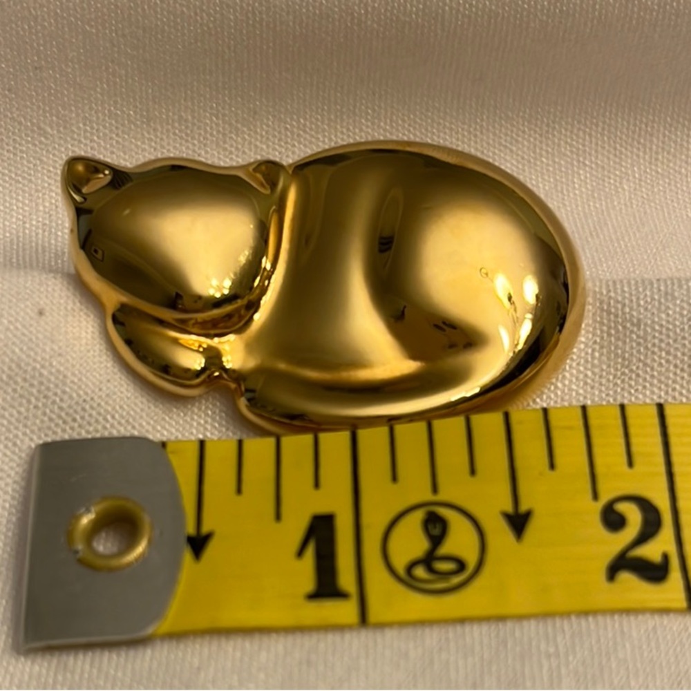 Gold Tone Sleeping Cat Pin